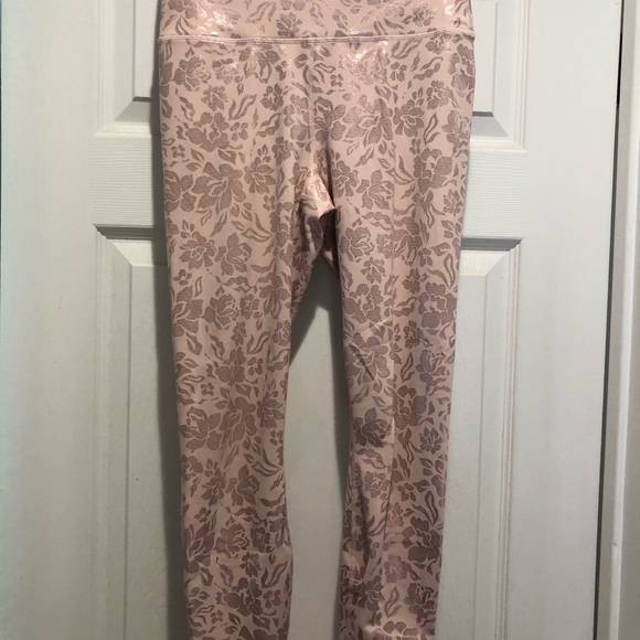 Fabletics Luxe 7/8 metallic foil leggings.NWT - Picture 2 of 4